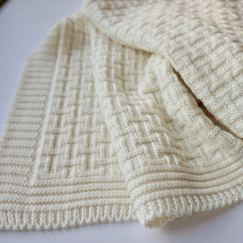 Wolle Baby-Decke, gestrickt, "Weaved structure", Fb. natur