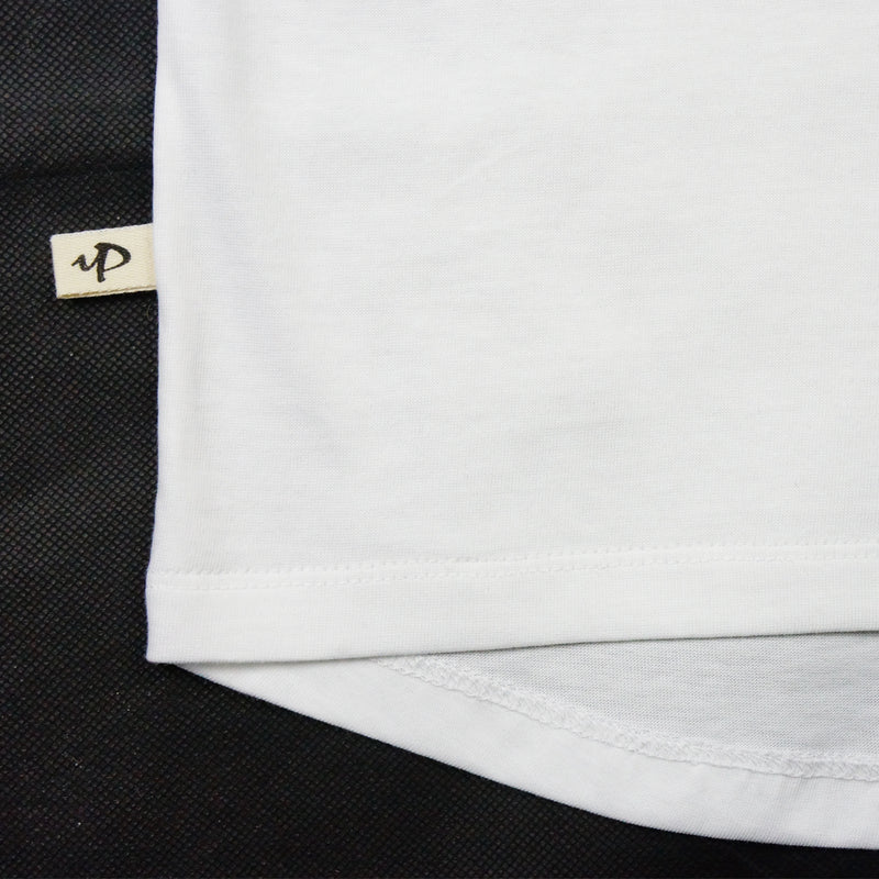 T-Shirt mit bestickter Tasche aus Bio-Baumwolle in Fb. weiß